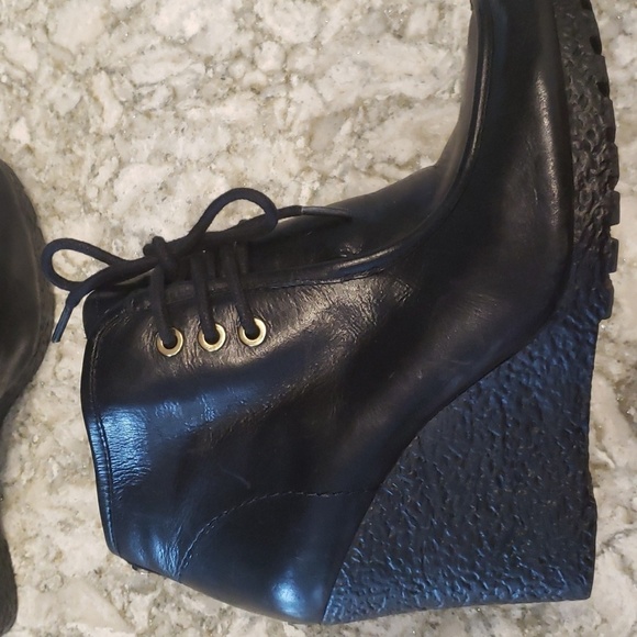 MICHAEL Michael Kors Rory heeled soft leather tie boot - Picture 2 of 10